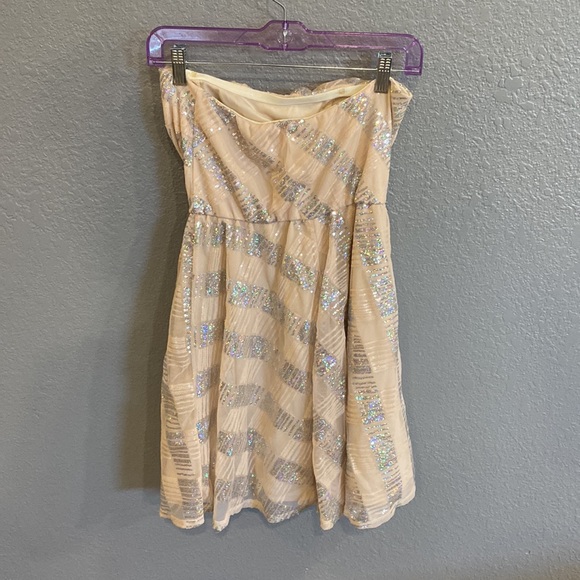 Strapless mini dress - Picture 4 of 5